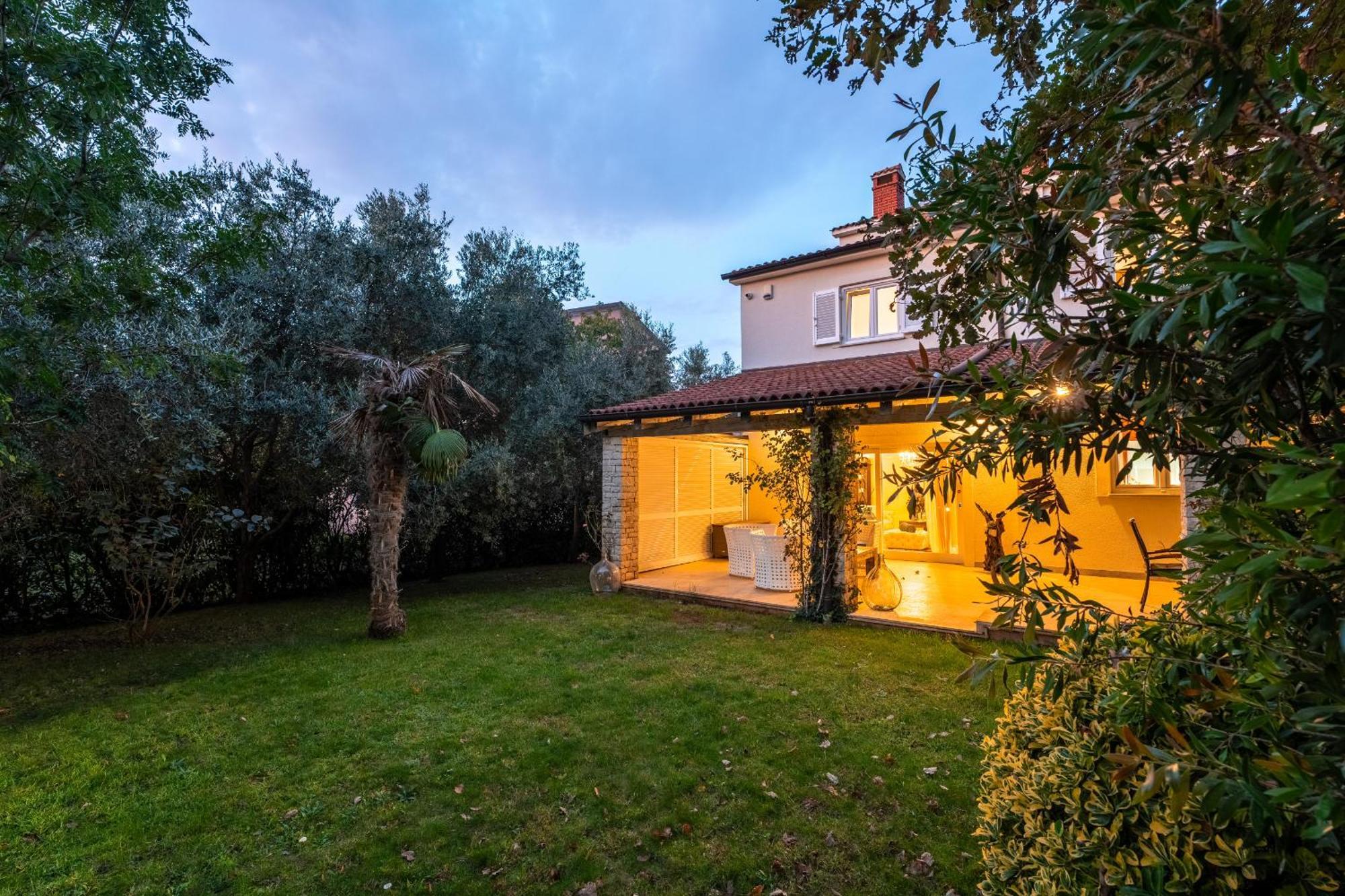 Villa Duga In Porec For 12 People With Sea View & Only 1,2 Km From Beach Bagian luar foto